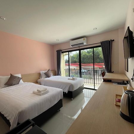 โรงแรมนิยม เอสทีเอ็น 2 - Niyom Stn 2 Hotel Ban Phue ภายนอก รูปภาพ